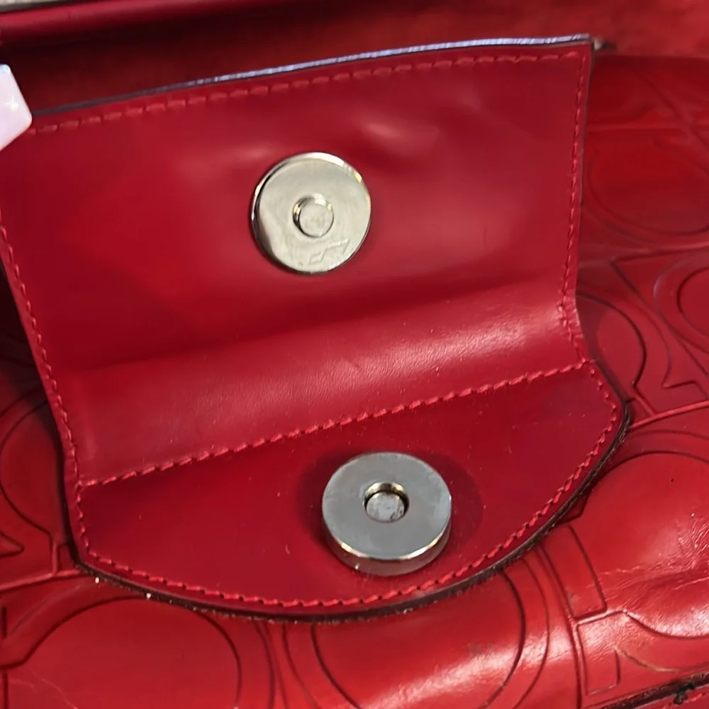 Salvatore Ferragamo Gancini embossed leather bag - Picture 10 of 16